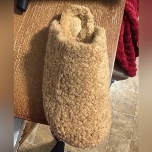 INTENTIONALLY BLANK Shearling Clog Slippers Tan Cozy Indoor Outdoor Size 9 NEW